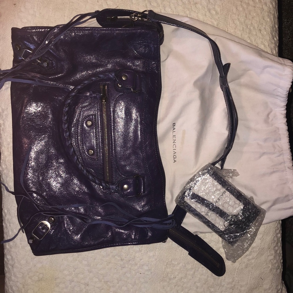 2004 balenciaga purse comes with cover bag